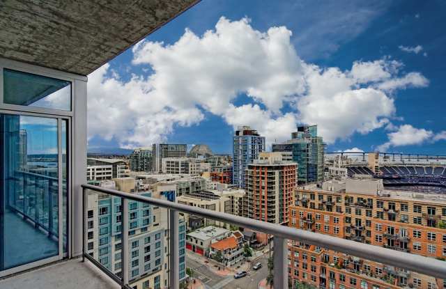 Large 2bed/2ba Condo at The Mark with amazing views! Gallery 1