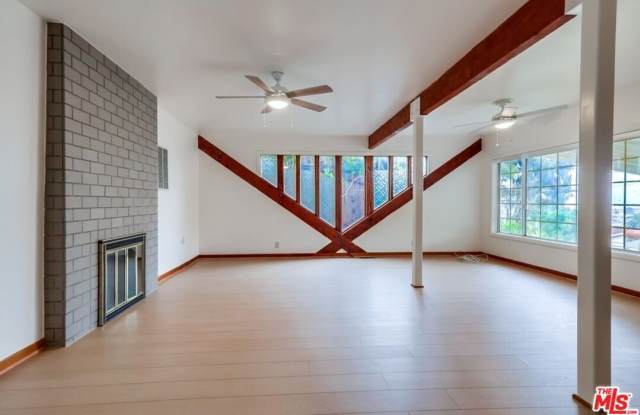 1724 GOLDEN GATE Ave - 1724 Golden Gate Avenue, Los Angeles, CA 90026