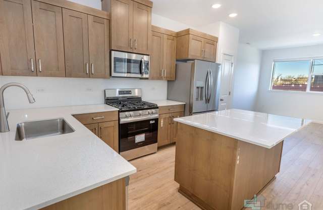 Charming 2-Bedroom, 2.5-Bathroom Home in Hillsboro photos photos
