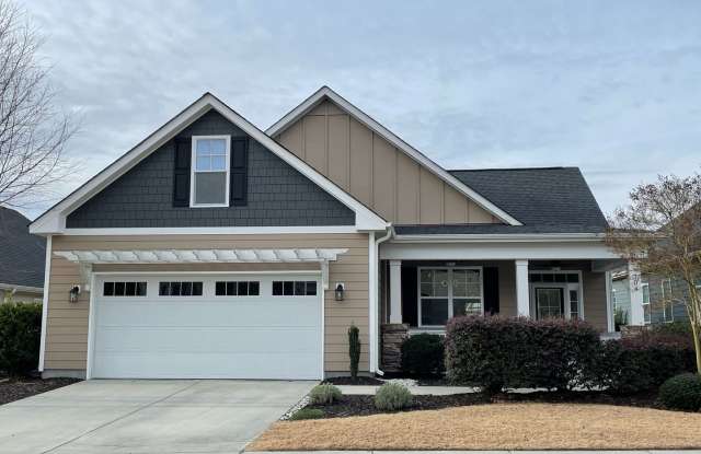 Beautiful 3 bedroom/2 bath home with sunroom and finished room over garage! - 704 Liberty Landing Way, Myrtle Grove, NC 28409
