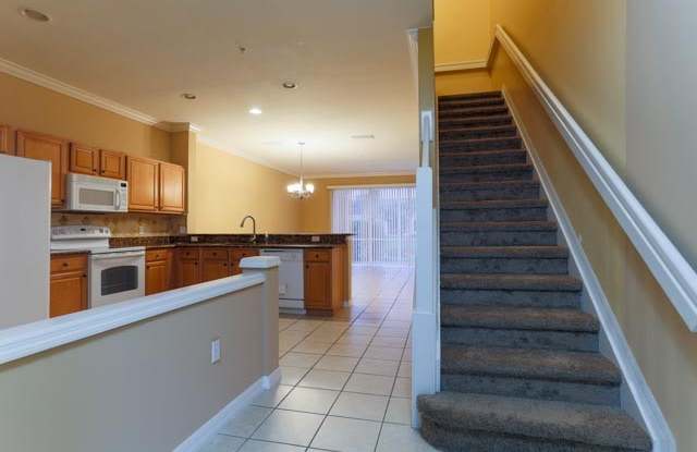 Available Nov 01 - Beautiful 3-bedroom, 2.5-bath townhome with attached garage in the heart of Naples at Pinehurst! Gallery 4