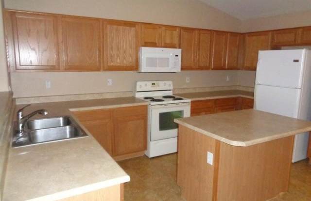 46137 W Guilder Avenue Gallery 2