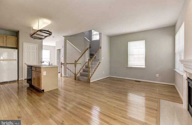 10168 PALE ROSE LOOP Gallery 3