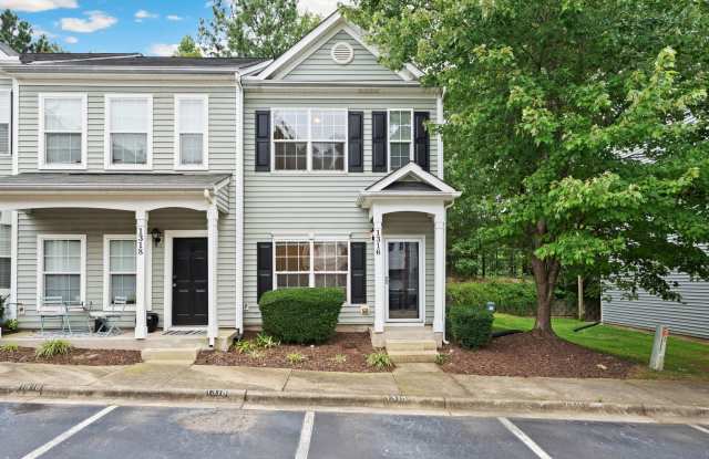 Lovely 2-Bedroom Townhome in the Heart of Durham! photos photos