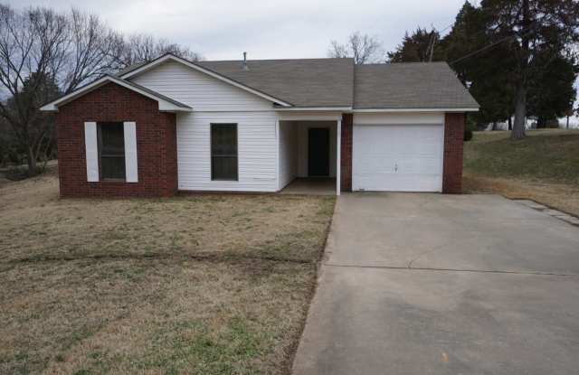 3 Bed 1 Bath House with 1 Car Garage. Gallery 3