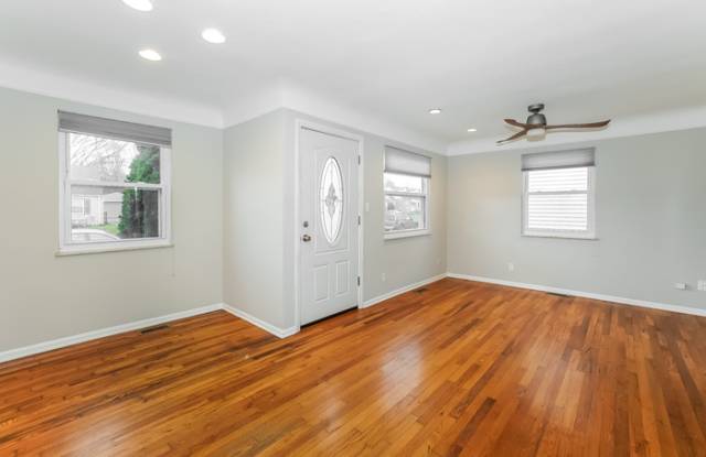 4914 Lincoln Avenue Gallery 2