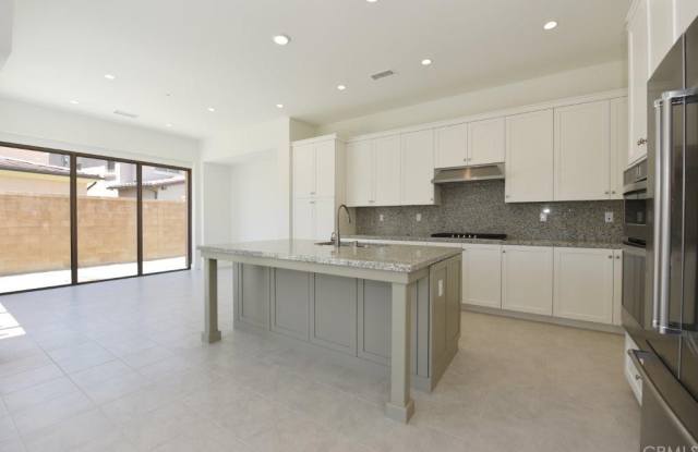 156 Plum Lily Gallery 3
