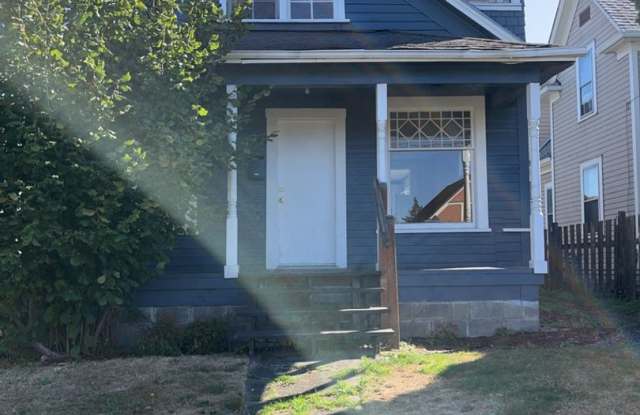 4 Bedroom Home for Rent in the York Neighborhood! photos photos