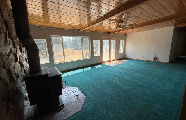 3 Bed 1.5 Bath With Lots of Space Gallery 4