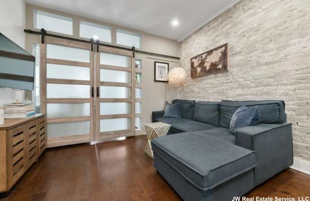 27 Swallow St. photos photos
