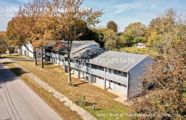 82 1st St Se - 82 1st Street Southeast, Barberton, OH 44203