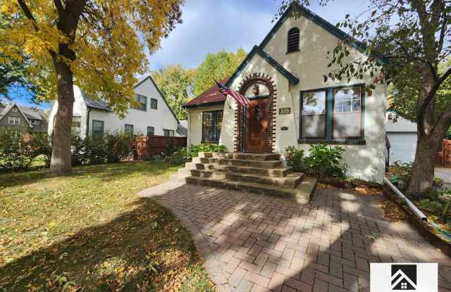 Charming 3/2 near McKennan Park - 318 West 24th Street, Sioux Falls, SD 57105