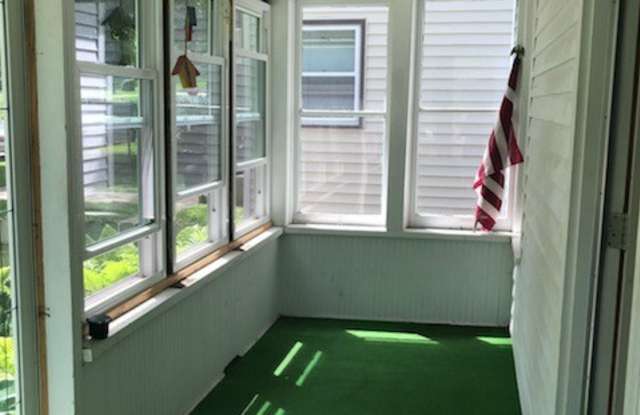 Charming 3 bedroom house close to McKennan and Downtown! photos photos