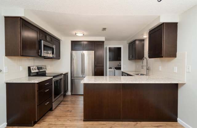 Charming 2bed/2bath Condo in Prime Kirkland Location! photos photos