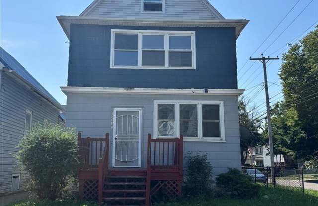 215 Ludington Street Gallery 1