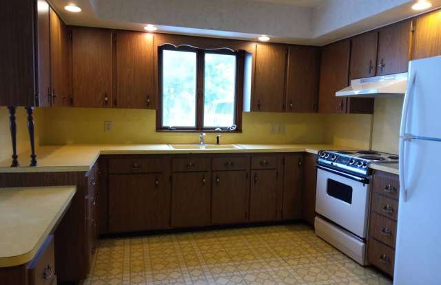 2 Bedroom 1 Bath Home in Middlebury! photos photos 2 Bedroom 1 Bath Home in Middlebury! photos photos