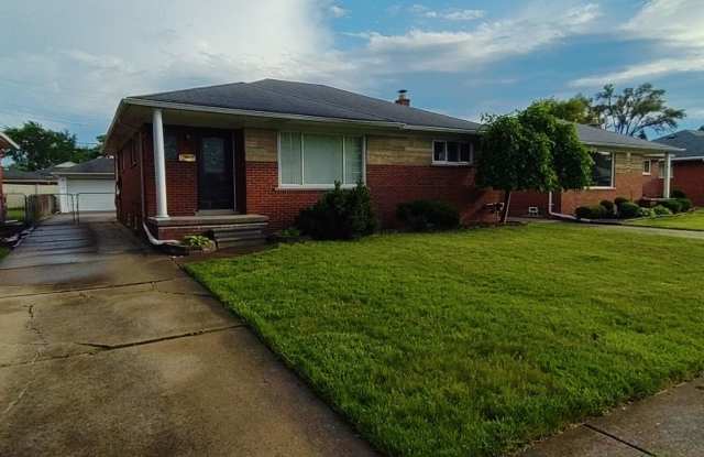 Beautiful, sprawling, brick ranch - $1700/mo photos photos