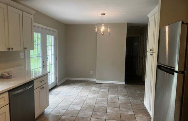 4 Bedroom 2 Bath Sherwood Forest Gallery 3