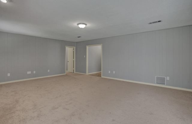 5042 Riverwood Circle Gallery 3