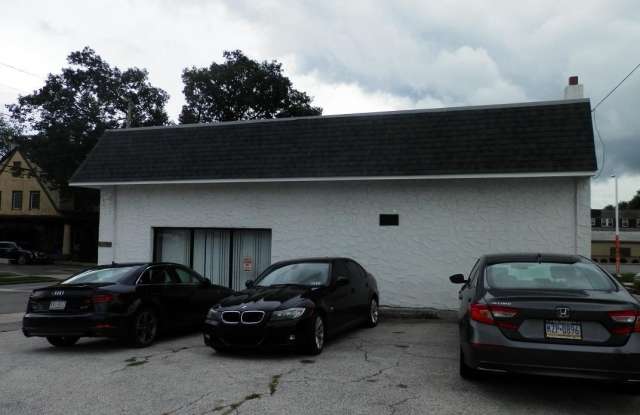 8232 W CHESTER Pike photos photos