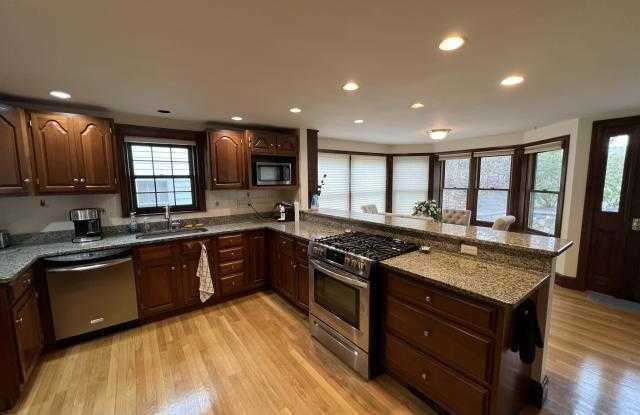 33 Clearwater Rd. - 33 Clearwater Road, Brookline, MA 02467