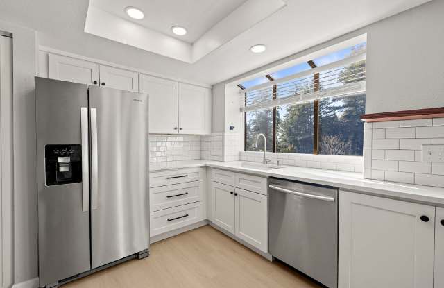Amazing 2bed/1.5bath Condo Unit with Private Balcony in Meridian Park! Gallery 3