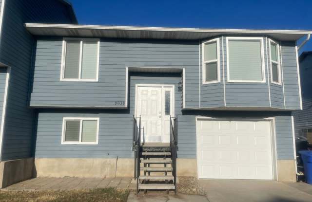 3-Bedroom Twin Home with Private Backyard photos photos