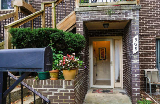 3 Bed/2 Bath Townhouse. On Bus Route to Campus. Parking. photos photos