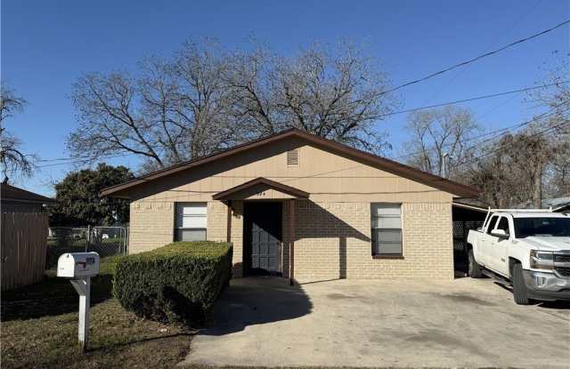 924 Pecan Street photos photos