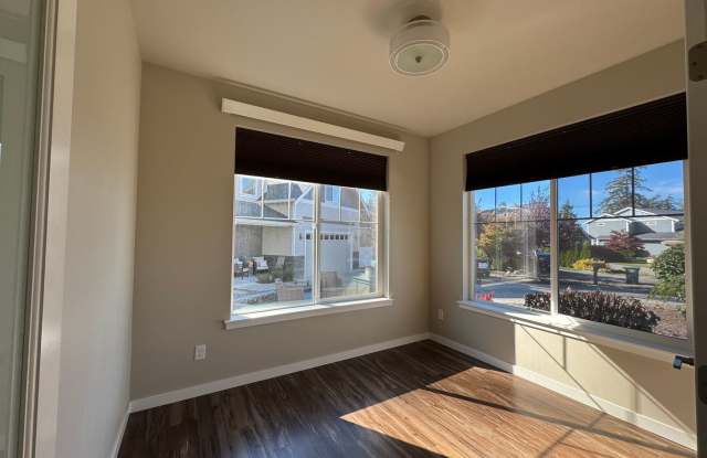 3 Bed, 2.5 Bath Home with Office in Blaine Gallery 4