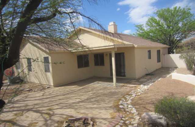 3 Bedroom & 2 Baths in Rita Ranch, Lots of Ceramic Tile, Nice Yard, & More! Gallery 3