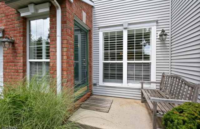 8 HOPKINSON CT - 8 Hopkinson Court, Somerset County, NJ 07920