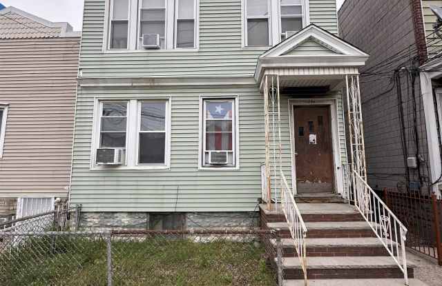 240 LINDEN AVE photos photos