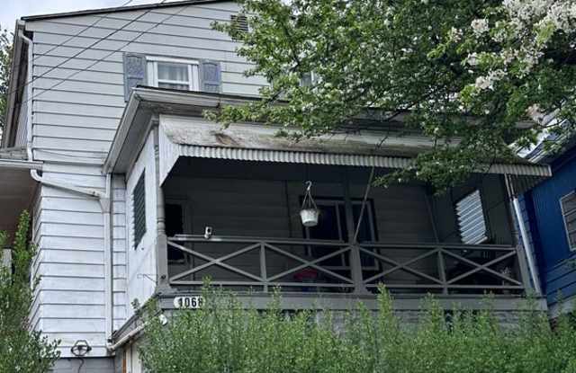 Renovated 3 bed 2 bath in Ambridge Heights! - 1068 Beaver Road, Ambridge, PA 15003