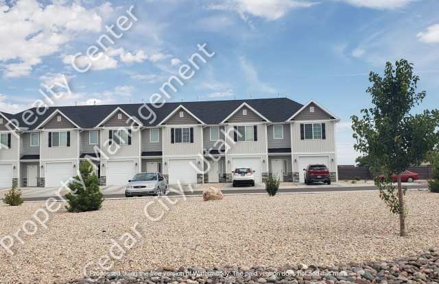Move-In Discount - 3 Bedroom - 2.5 bathroom - in the heart of Cedar City! photos photos