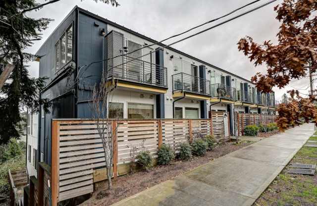 Gorgeous 3Bed/2.5 Bath Townhome in Queen Anne! photos photos