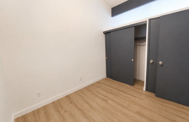 $300 OFF x 3 Months! Bright 1BR + Private Balcony Near Green Lake Gallery 2