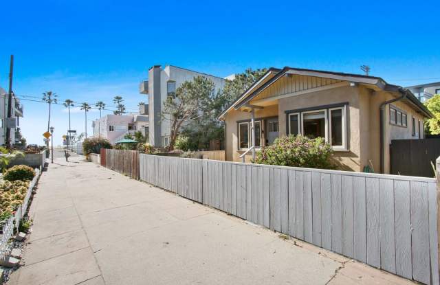 OCEAN VIEW 2+1 single family home/cottage for rent in Venice! Literally steps to the sand!! Fully furnished, backyard, 2 parking spaces. - 19 29th Avenue, Los Angeles, CA 90291