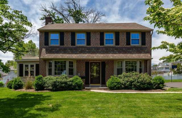 2528 HUNTINGDON LANE photos photos