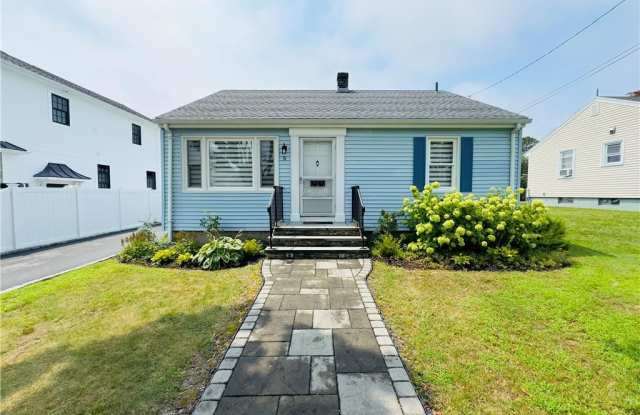 5 Holten Avenue - 5 Holten Avenue, Newport, RI 02840