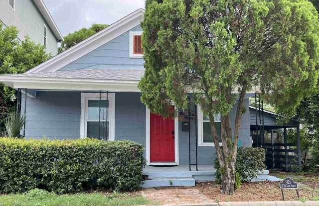 821 E De Leon St photos photos