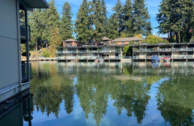 1 Bedroom Lake Oswego Condo! Water/Sewer/Garbage/ Internet Included!! photos photos