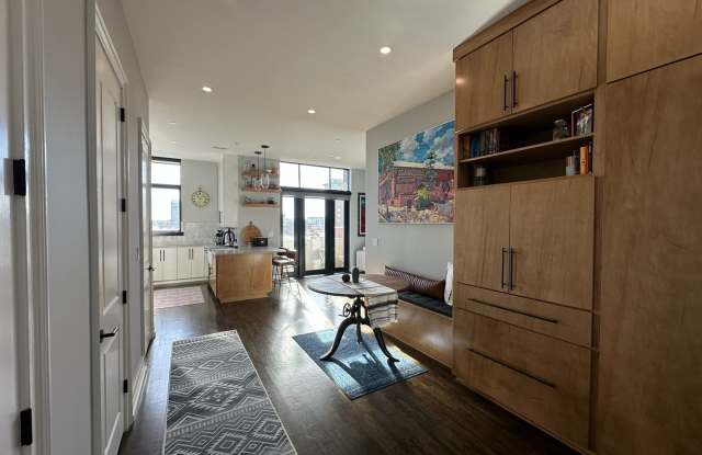 Beautiful 1 Bedroom 1.5 Bath Condo in downtown Greenville photos photos