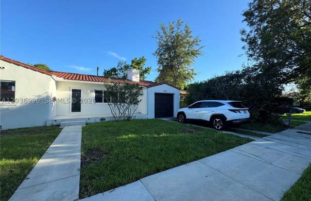 2250 SW 21 St photos photos