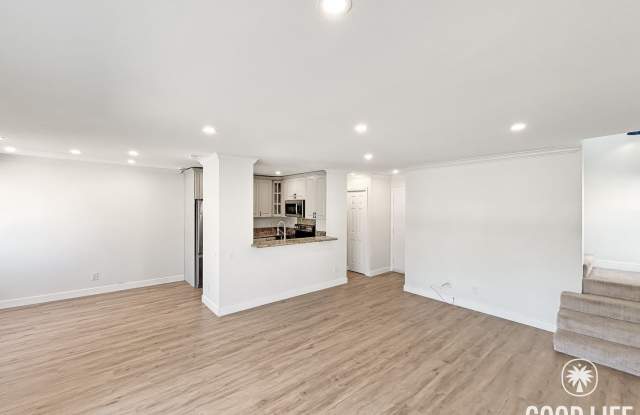 Beautifully Updated 2B 1.5BA Condo w/ Reserved Parking! photos photos