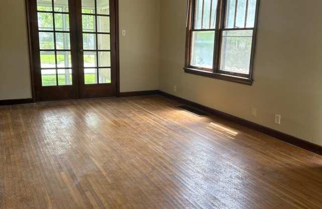 Updated 3 Bedroom, 1 Bathroom House- 744 Wallgate Gallery 3