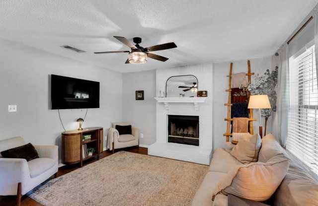 107 Lawndale Drive - 107 Lawndale Drive, Waxahachie, TX 75165