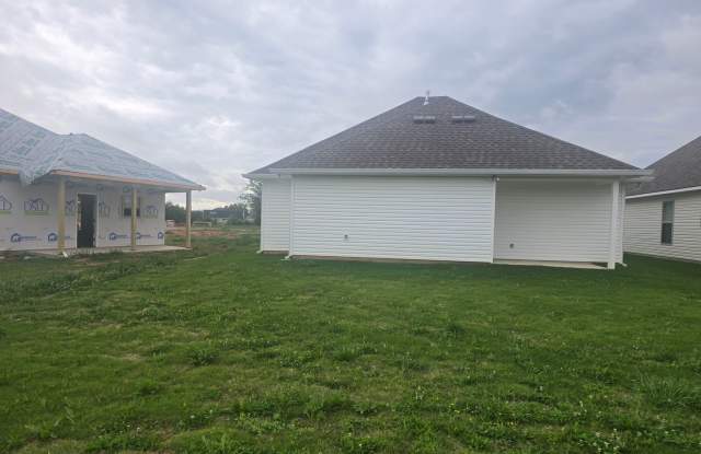 WENDELL IV G in The Cove at Villaggio community offers a 3 bedroom, 2 full bathroom Gallery 3