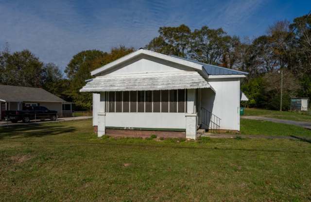 Roomy & Renovated 4BR Home at a Great Price! Gallery 1