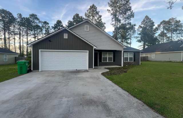 Charming Retreat in Valdosta: Your Ideal Rental Home Awaits at 5775 Shasta Pines Way! photos photos
